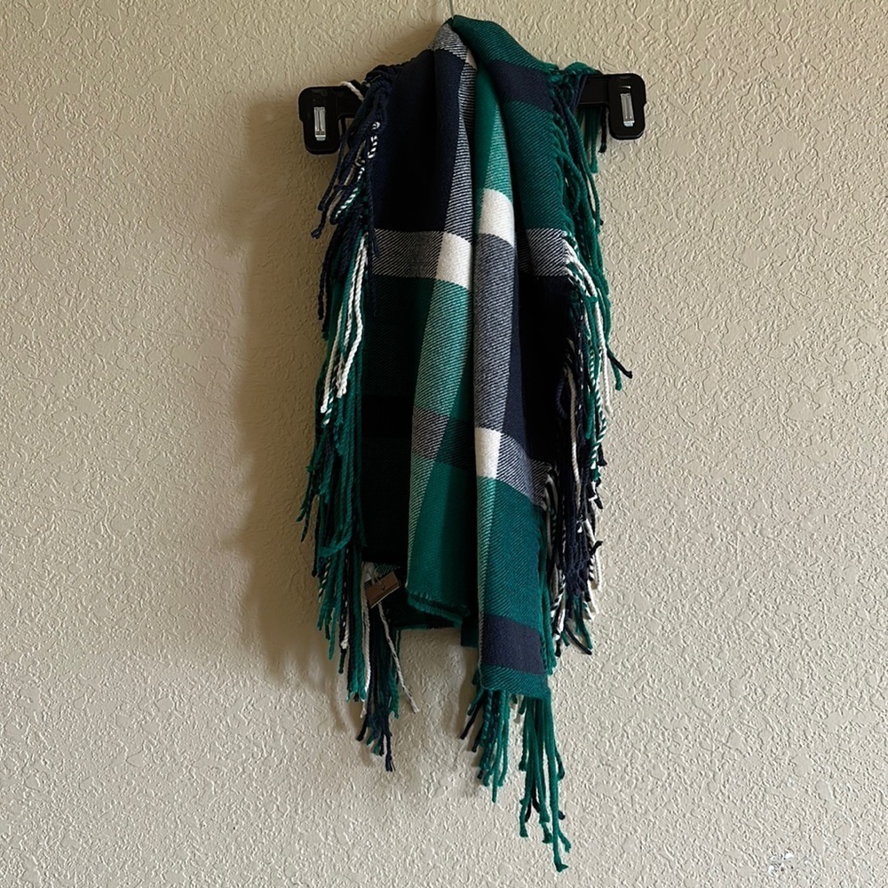 NWT American Eagle Outfitters Green Flannel Scarf 🙈